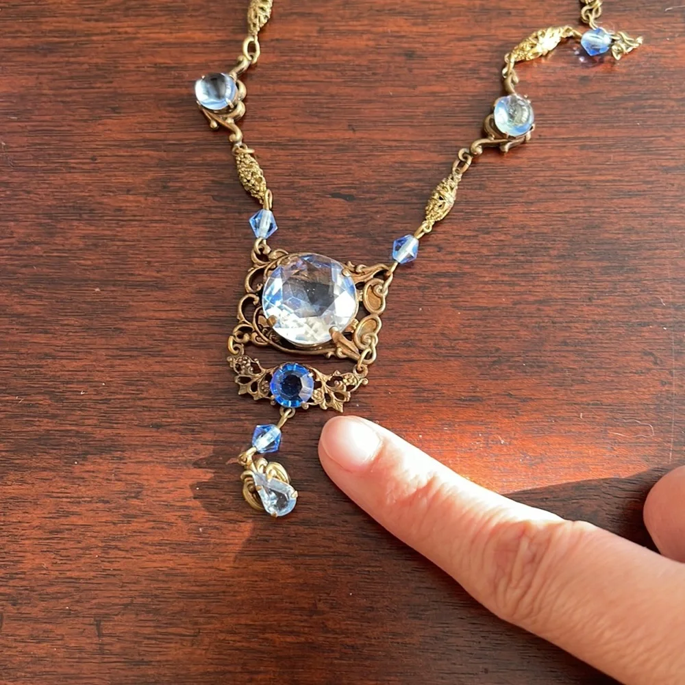 Original Art Deco 1920s blue crystal glass and brass pendant necklace - Picture 10 of 14
